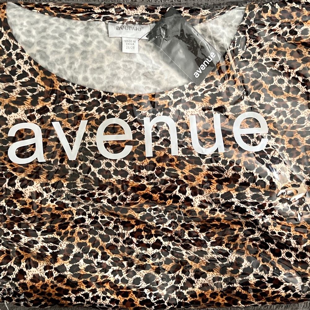 Still Bagged, Leopard print, soft, mid weight, quality 3/4 length sleeve NEW